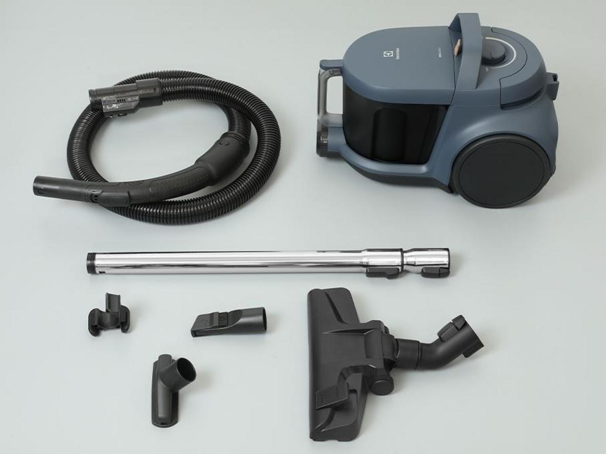 Thiết kế dạng hộp, dây dài 5,19m và đầu hút đa năng giúp Clean 500 phù hợp dọn nhiều khu vực trong nhà.