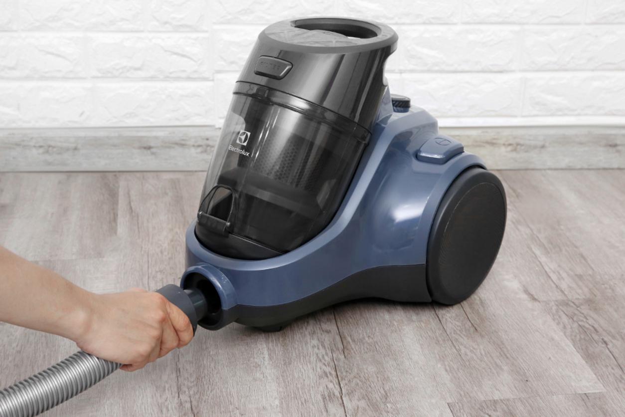 Độ ồn 81 dB là mức cần cân nhắc khi dùng máy hút bụi công suất lớn.