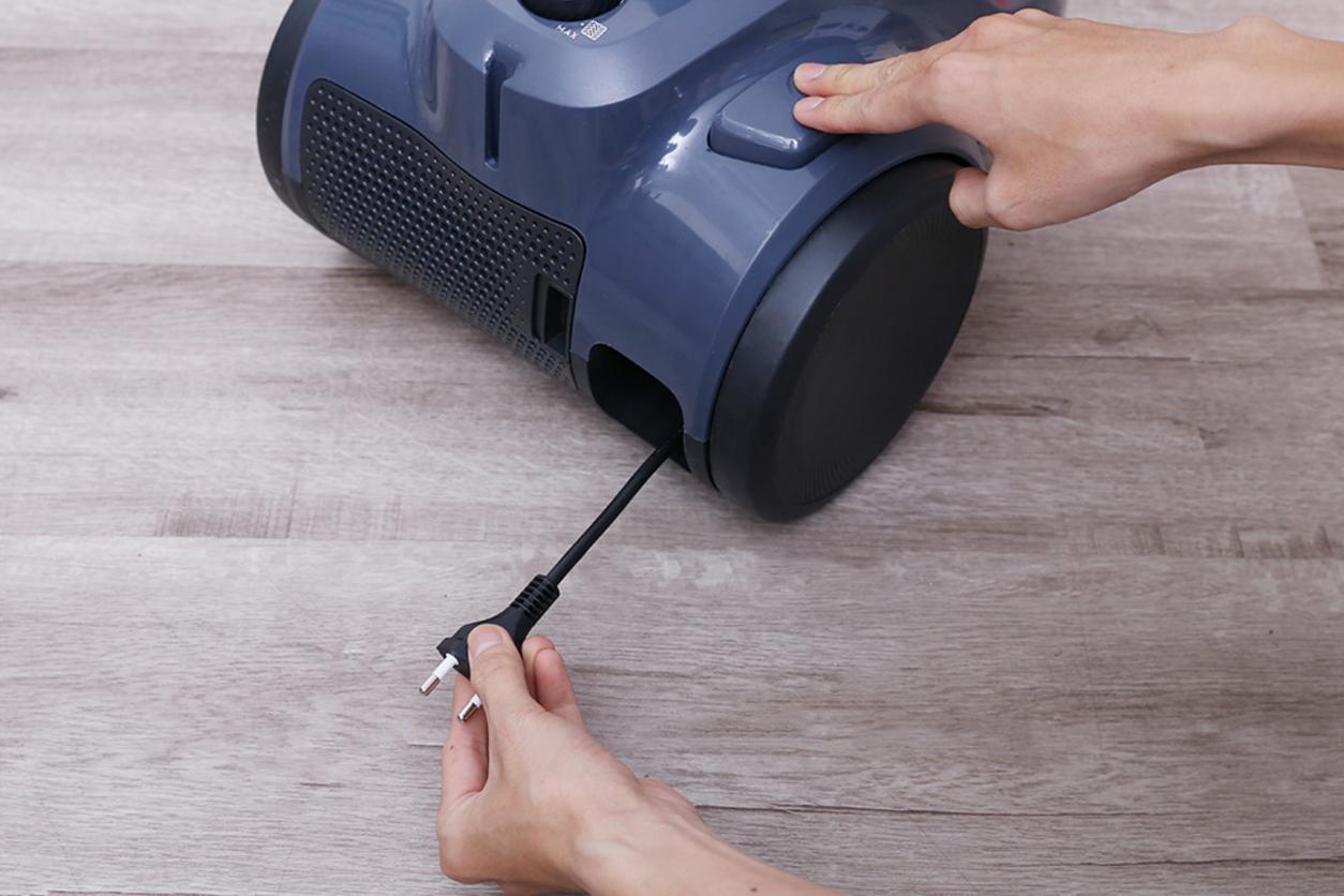 Hộp bụi 1.8 lít và Cyclonic giúp đổ bụi nhanh, gọn và ít tắc nghẽn.