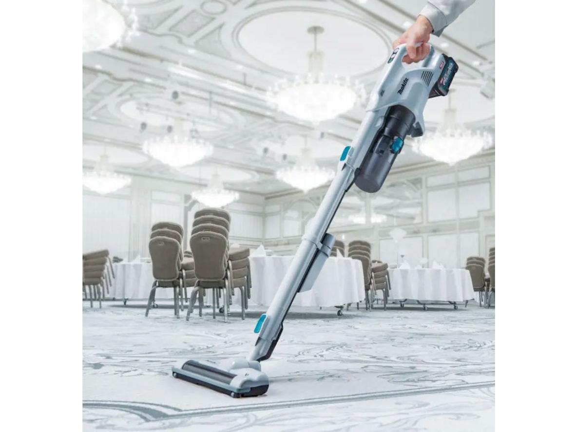 Makita CL004GZ 40Vmax XGT hút mạnh trên thảm, sofa và xe hơi.