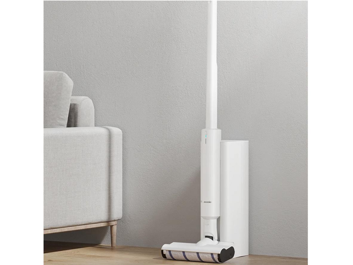 Panasonic MC-KC1W546 phù hợp dọn nhanh căn hộ, gầm giường và sofa.