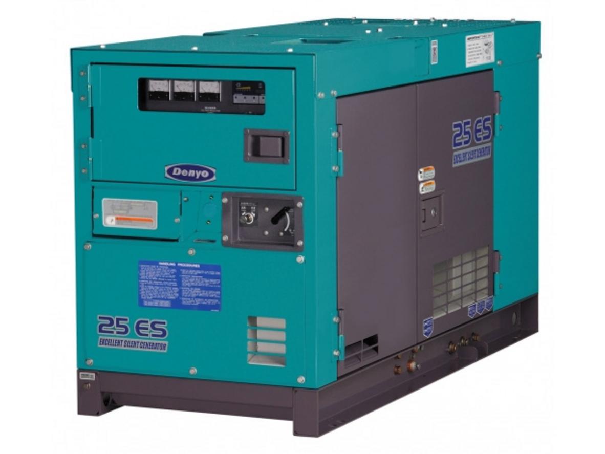 Máy phát điện Denyo DCA-25ESK nổi bật với công suất 20 kVA và độ ồn thấp 61 dB(A) tại 7m.