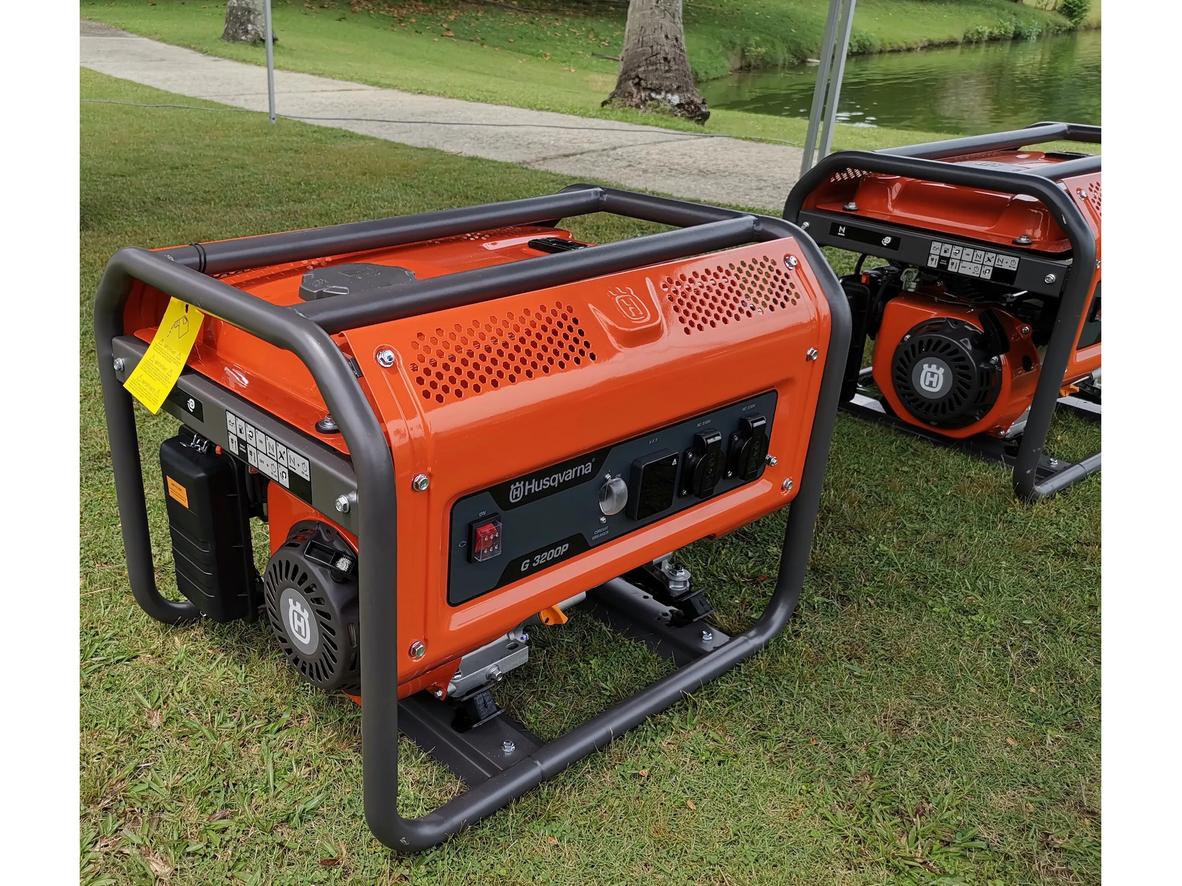 Husqvarna G3200P 2.7 kW định mức, 3.0 kW cực đại.
