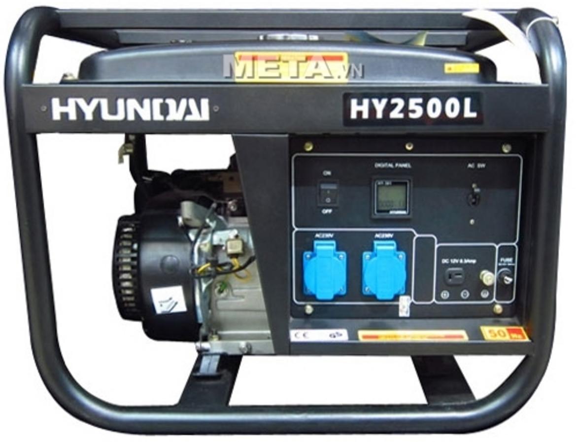 Hyundai HY2500L nổi bật với công suất 2.0/2.2 kW và bình xăng 13 lít.
