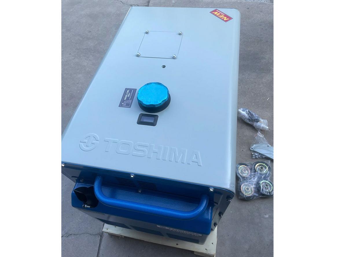Cận cảnh Toshima T6800ETK với động cơ diesel 4 thì, 1 xi-lanh và hệ thống khởi động điện 12V.