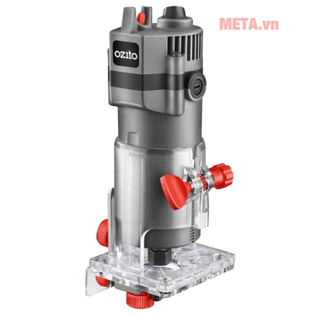 Thiết kế nhỏ gọn giúp Ozito LTM-3000 kiểm soát đường phay tốt hơn trên alu và gỗ mỏng.