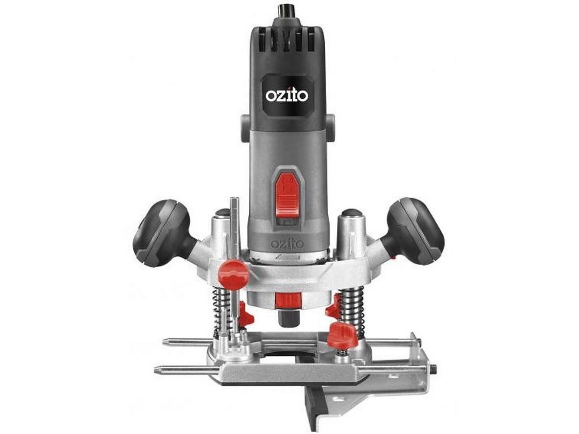 Ozito ROU-5000 cho đường phay gọn, dễ kiểm soát trên gỗ phổ thông.