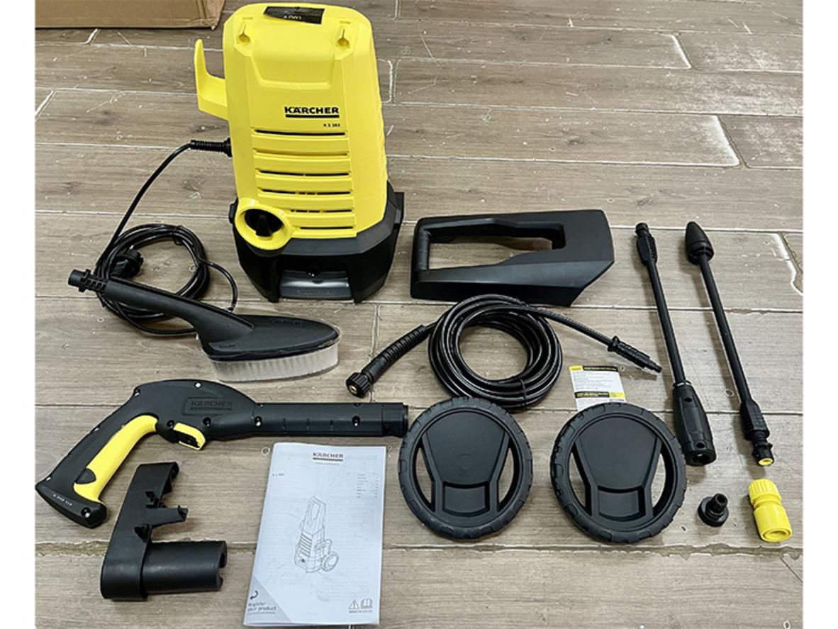 Karcher K2 360 phù hợp rửa xe, sân và ban công trong gia đình.