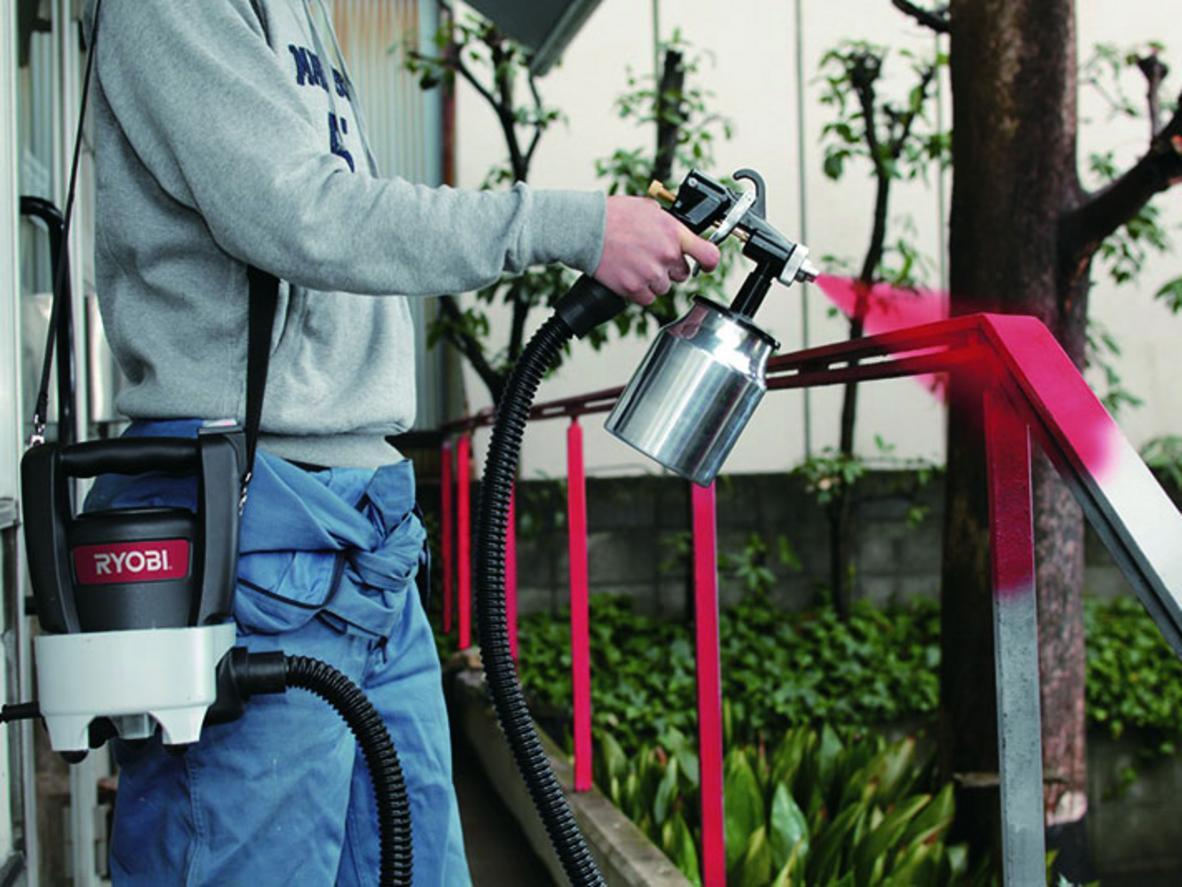Thông số 500W, bình 1000ml và ống 1.8m giúp máy phun sơn Ryobi-KYOCERA PS-1000 làm việc linh hoạt.