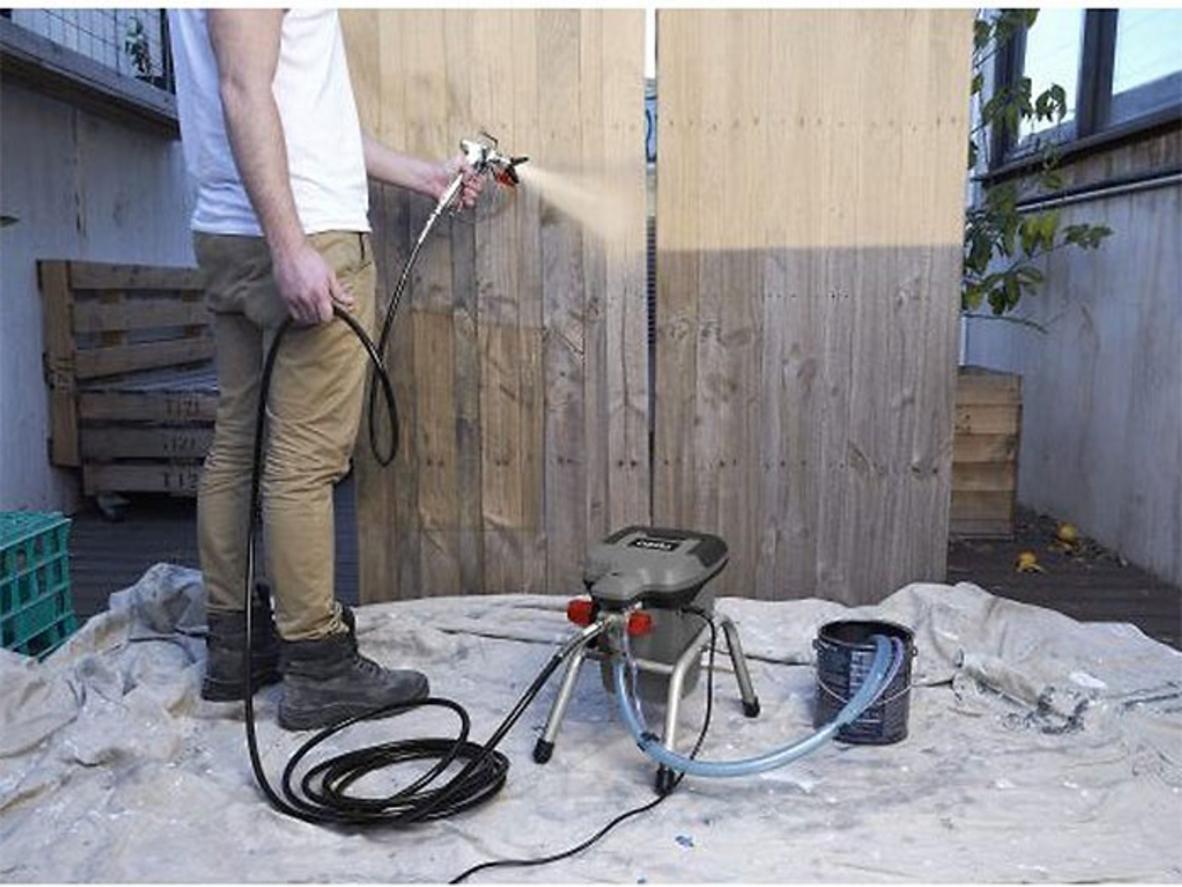 Công suất 700W và lưu lượng 1.0 lít/phút phù hợp thi công diện tích vừa.