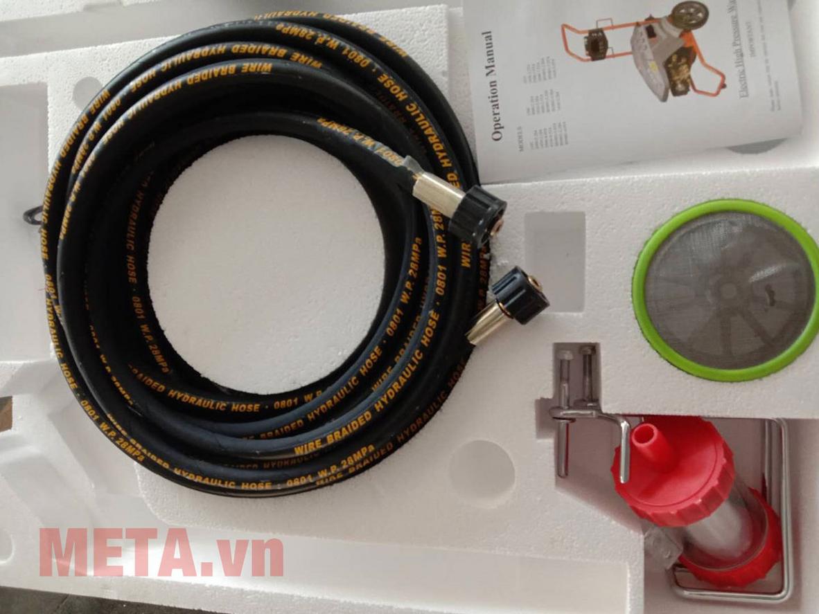 Máy phun xịt rửa xe cao áp 3KW Tiger UV-2200TTS với mô tơ từ và dây phun 15m cho tiệm rửa xe, gara ô tô.