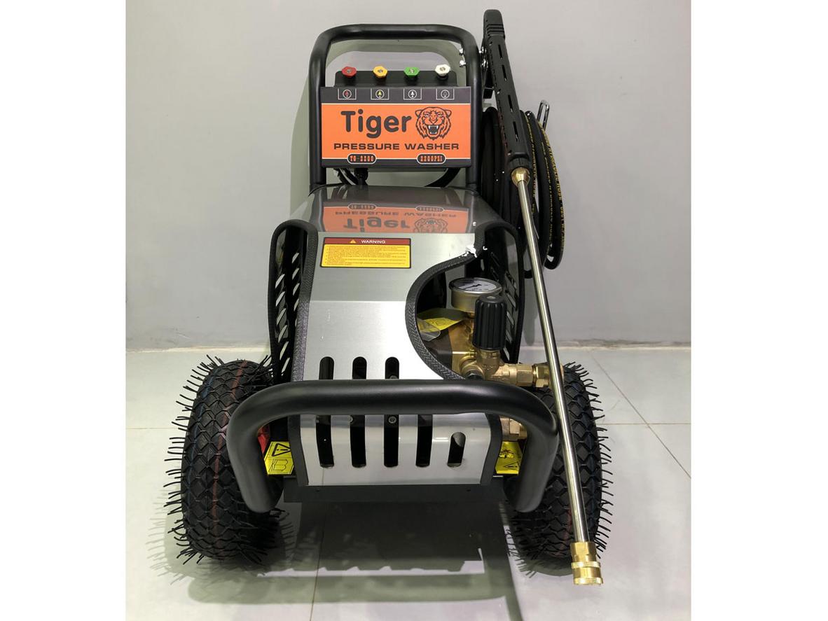 Máy phun xịt rửa xe cao áp 3KW Tiger UV-2200TTS với mô tơ từ và dây phun 15m cho tiệm rửa xe, gara ô tô.