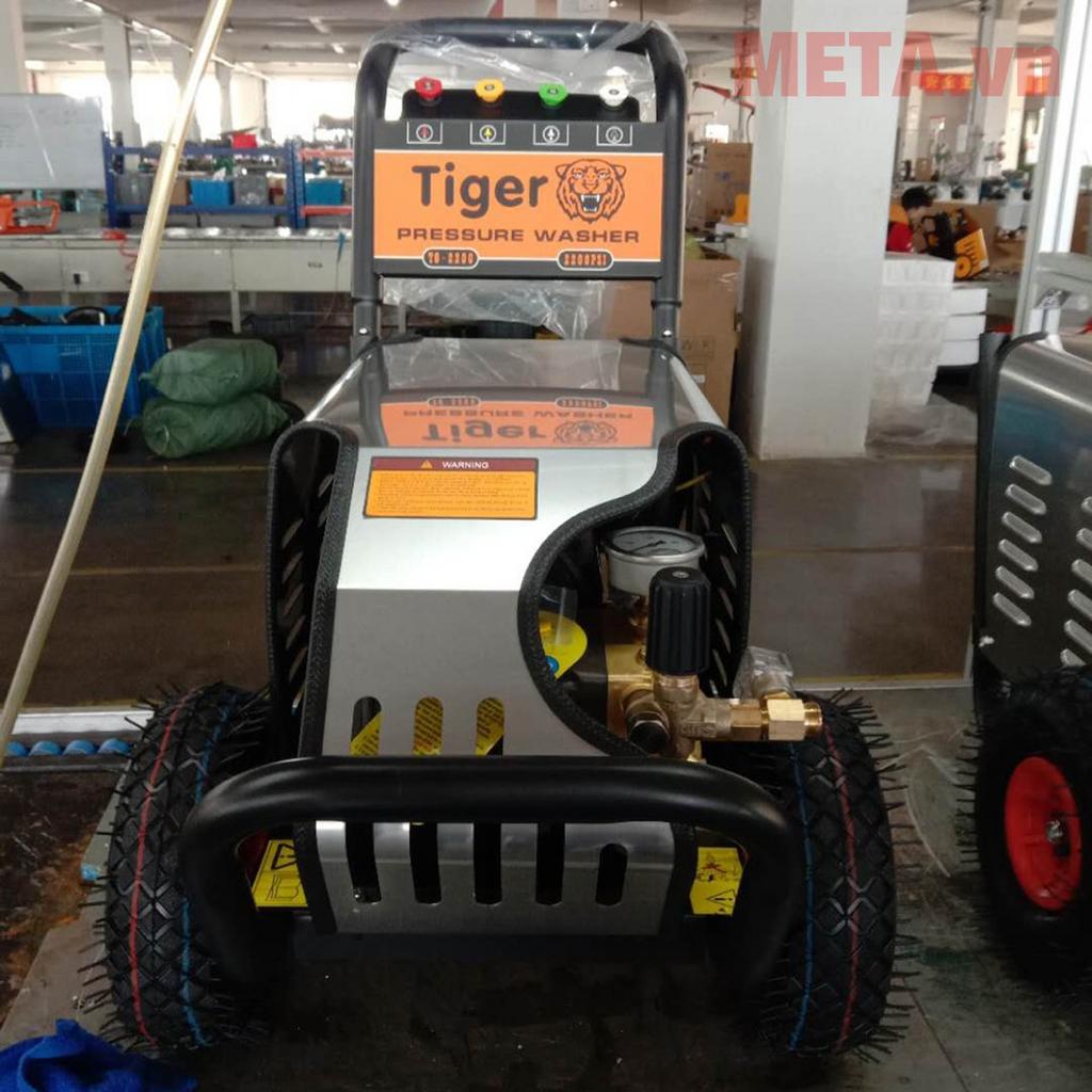 Cận cảnh Tiger UV-3200 5.5KW với mô tơ từ, dây phun 15m và cấu trúc công nghiệp bền bỉ.