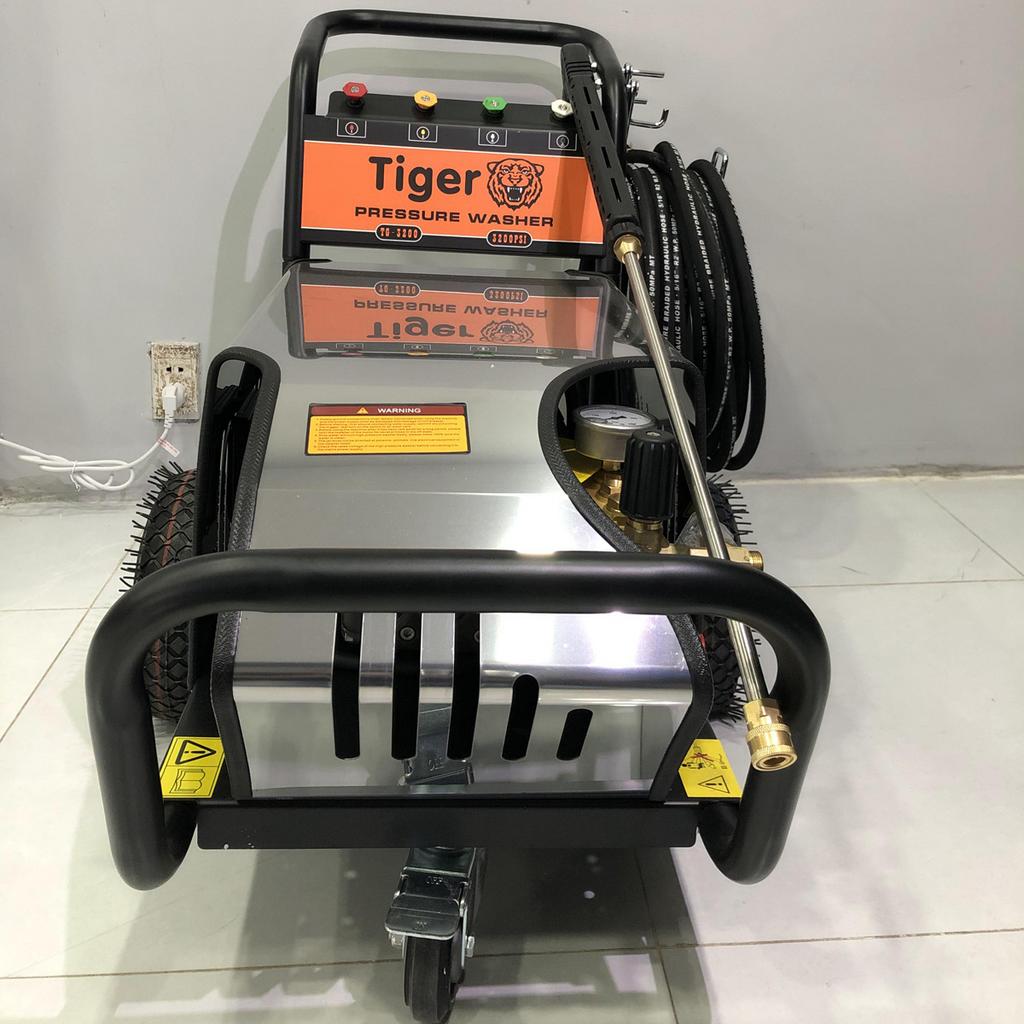 Tiger UV-3200 5.5KW là máy phun xịt rửa xe cao áp cho tiệm rửa xe, gara và xưởng vệ sinh cần lực xịt mạnh.