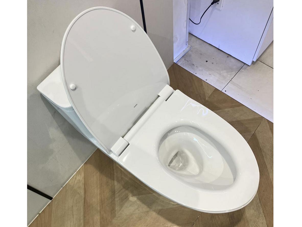 Men sứ CEFIONTECT giúp bề mặt mịn hơn, hạn chế bám bẩn và cặn nước.