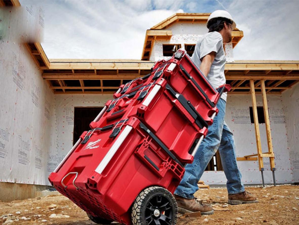 Thân hộp polyme chống va đập giúp Milwaukee 8424 bền hơn khi mang đi công trình.