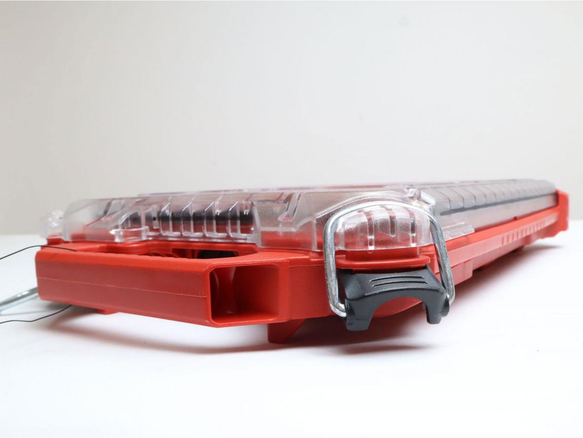 Vật liệu polymer chịu lực cao giúp hộp cứng cáp và bền bỉ hơn khi di chuyển.