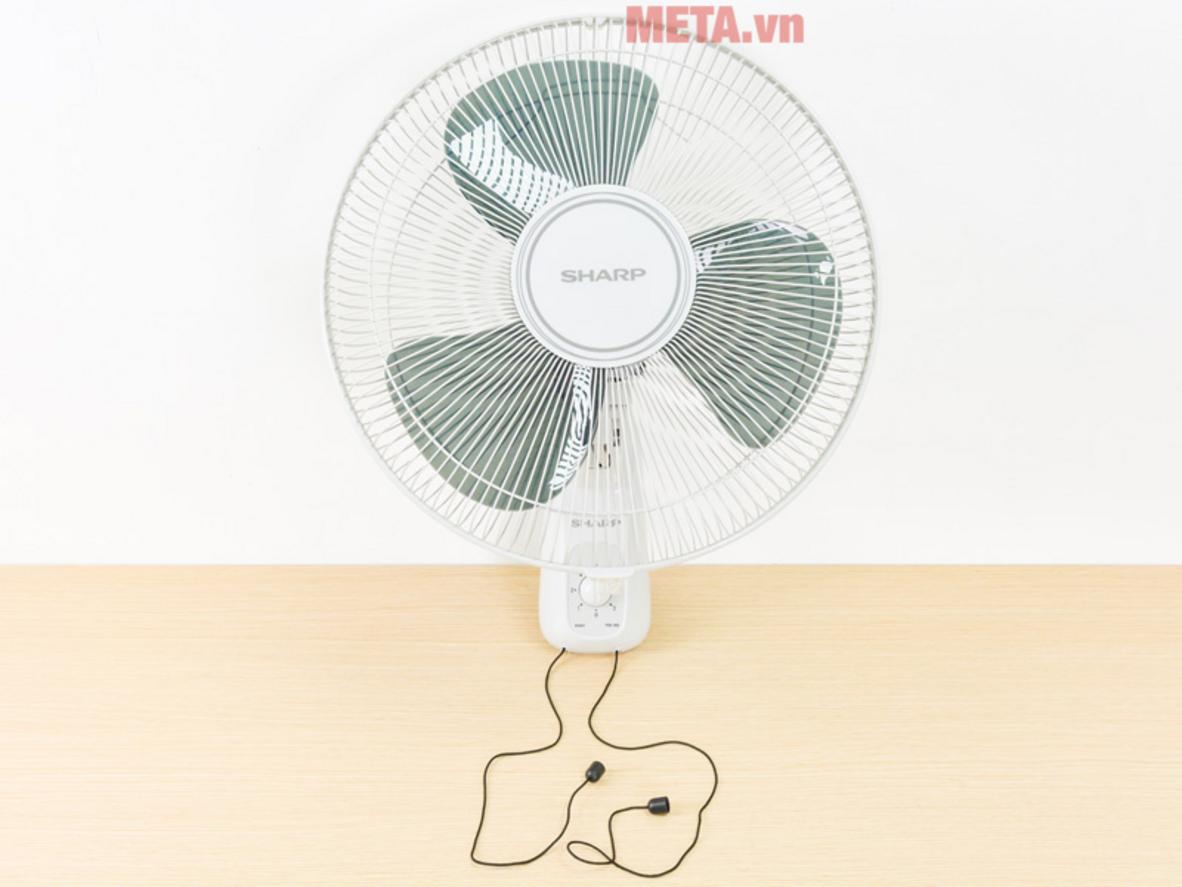 Mô-tơ dây đồng và trục bạc thau giúp quạt vận hành ổn định, bền bỉ.