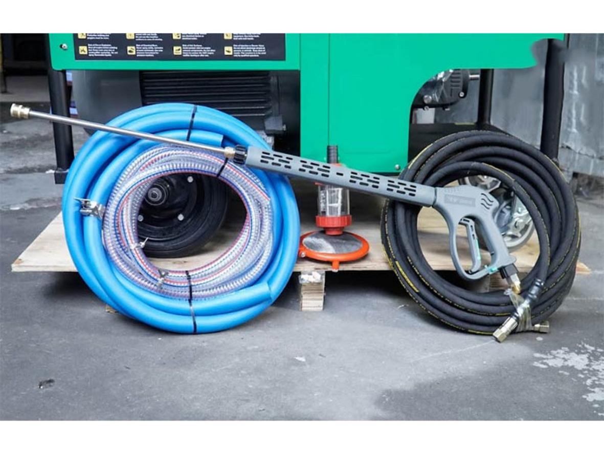Motor cảm ứng từ 15.000W giúp máy chạy bền trong môi trường công nghiệp.