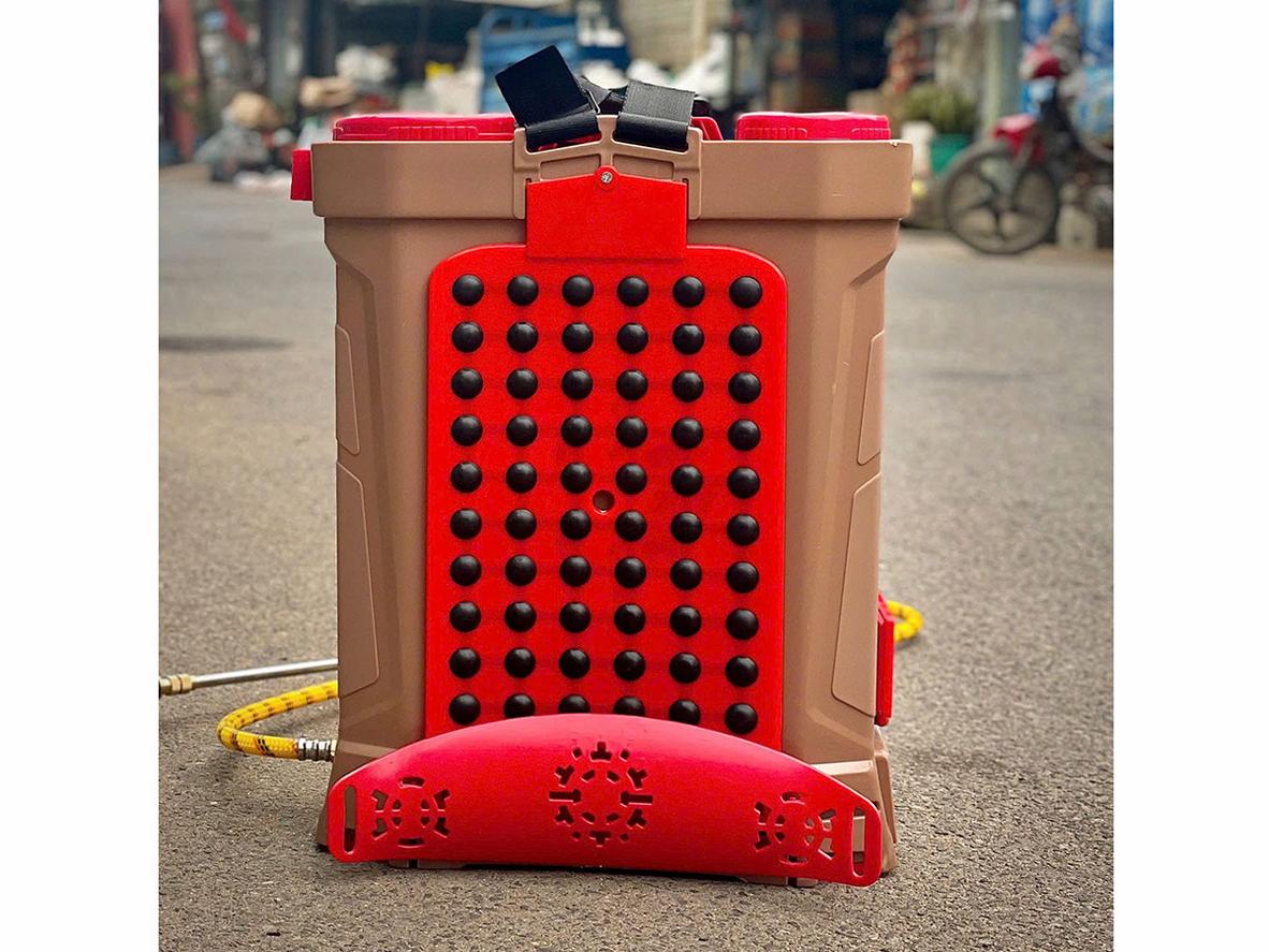 Thân bình nhựa cao cấp hỗ trợ bền hơn khi dùng hóa chất.