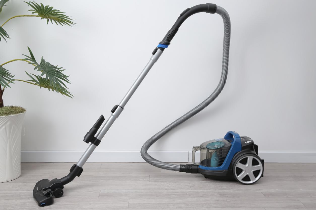 Bộ phụ kiện và hộp chứa bụi 1.5 lít của Philips FC9570/01 giúp dọn nhà linh hoạt hơn.