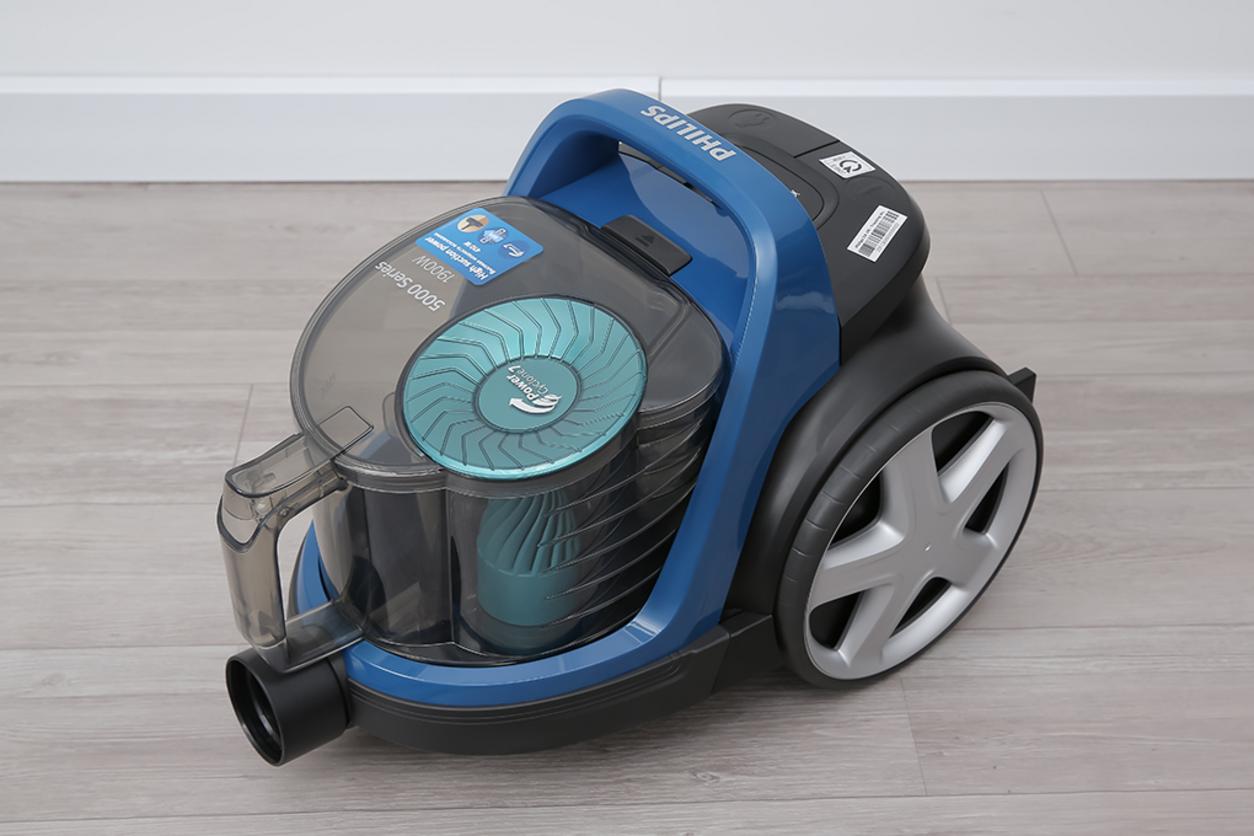 Lực hút 1900W, 410W và 21300 Pa giúp Philips FC9570/01 dọn sạch nhanh nhiều bề mặt.