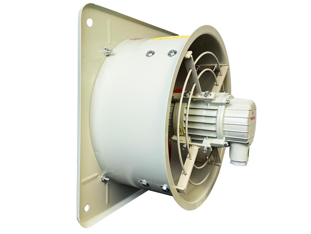Cấu hình 3 cánh quạt 30 cm giúp BFAG-300 tạo luồng gió mạnh.