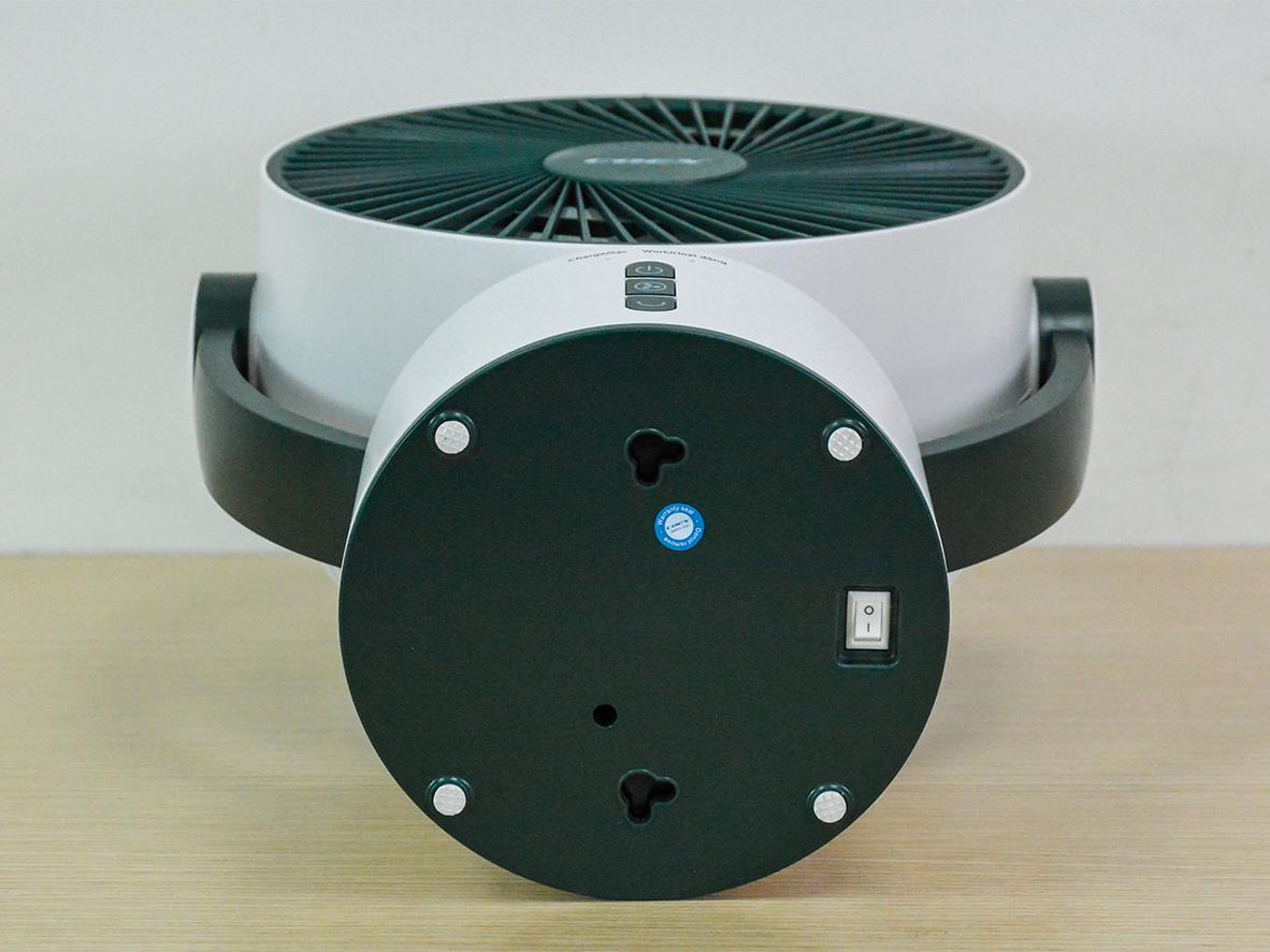 Pin Lithium cao cấp giúp Quạt tích điện Coex CF-7113R sạc nhanh và dùng lâu.