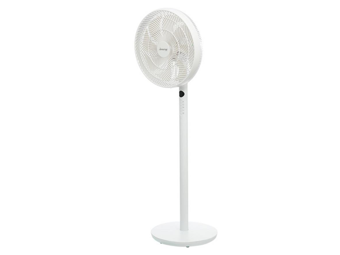 Quạt Dreamer DHA-SSF136W mang lại trải nghiệm làm mát êm và điều khiển rảnh tay cho gia đình.