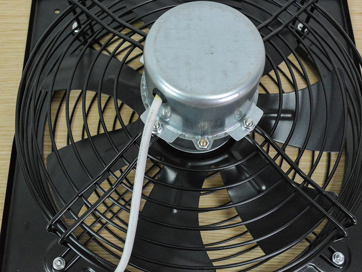 Cận cảnh quạt thông gió vuông FD300 với khung thép không gỉ và lưới bảo vệ hai mặt