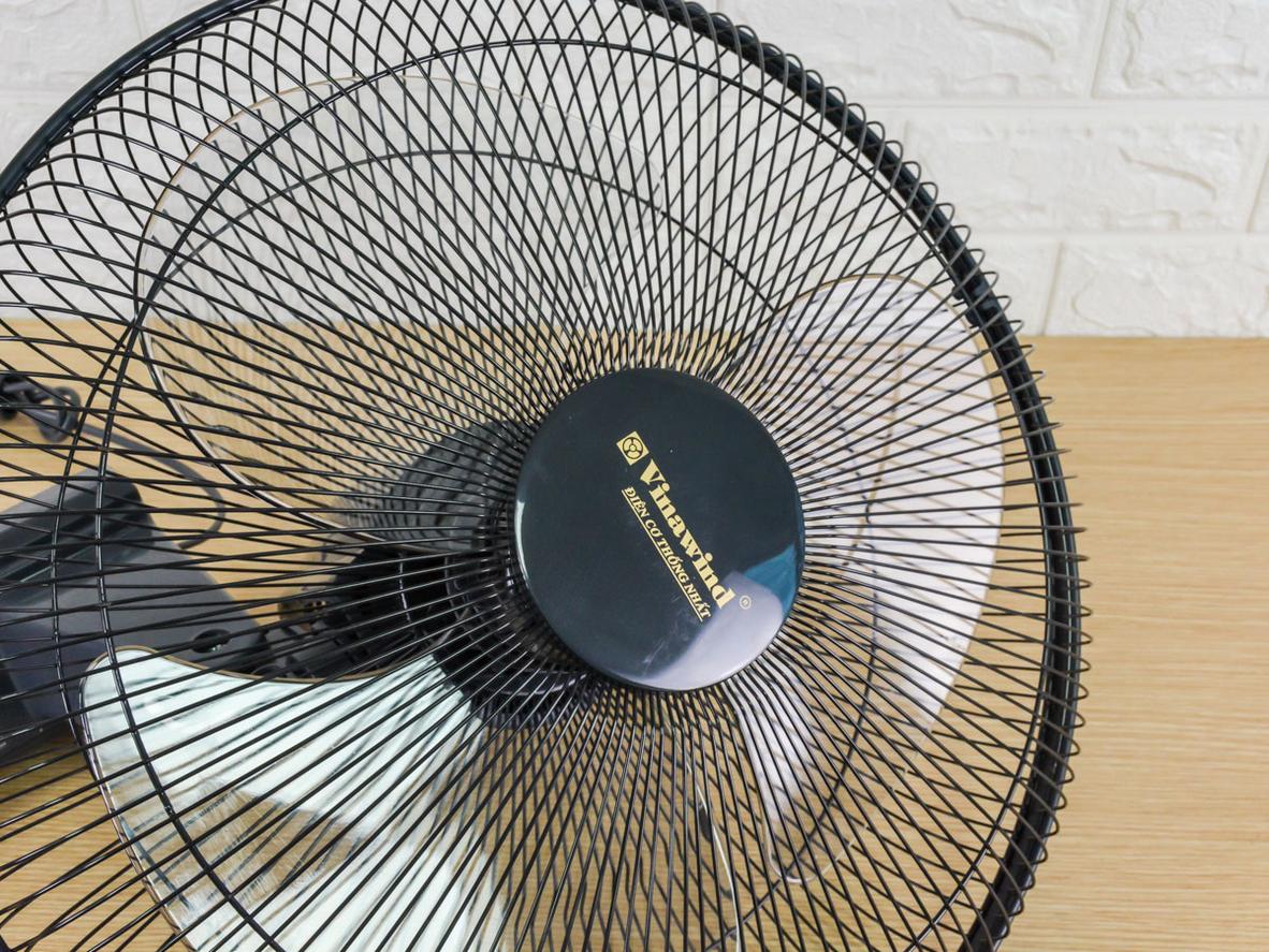 Dây giật giúp điều chỉnh 3 tốc độ gió dễ dàng khi quạt được treo trên cao.