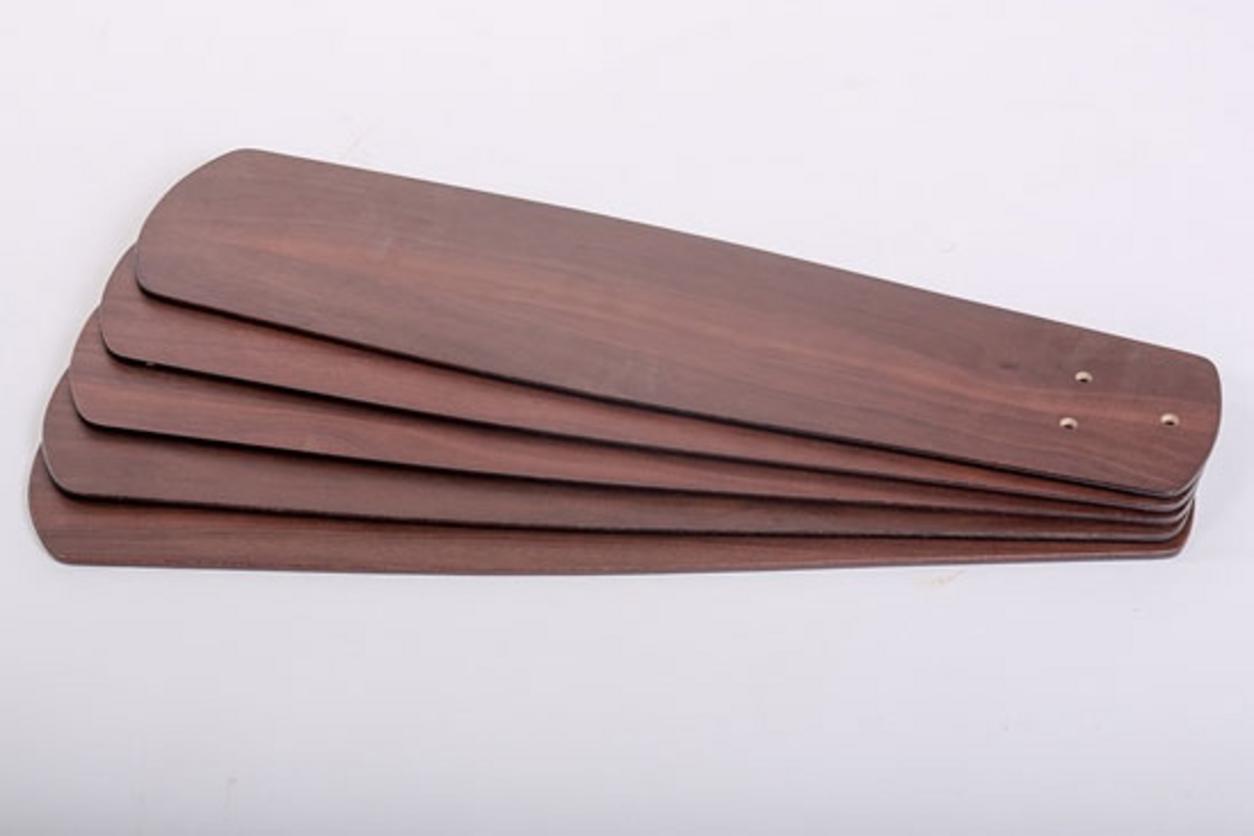5 cánh gỗ và 5 chao đèn giúp quạt vừa làm mát vừa nâng tầm nội thất.
