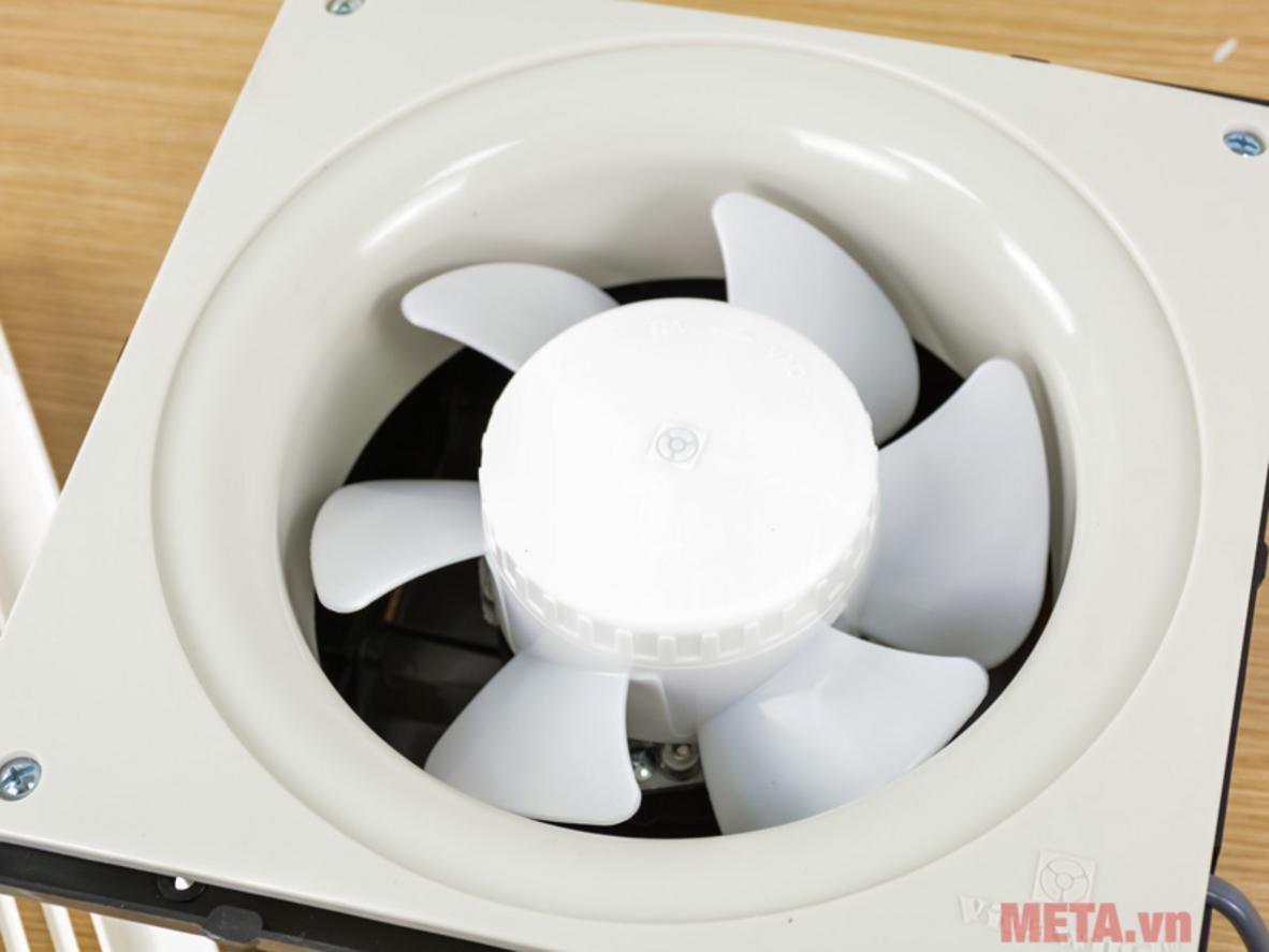 Công suất 24W giúp quạt vận hành tiết kiệm điện khi dùng thường xuyên.