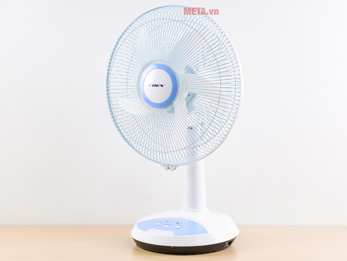 Chức năng đảo chiều giúp tản gió đều hơn trong phòng