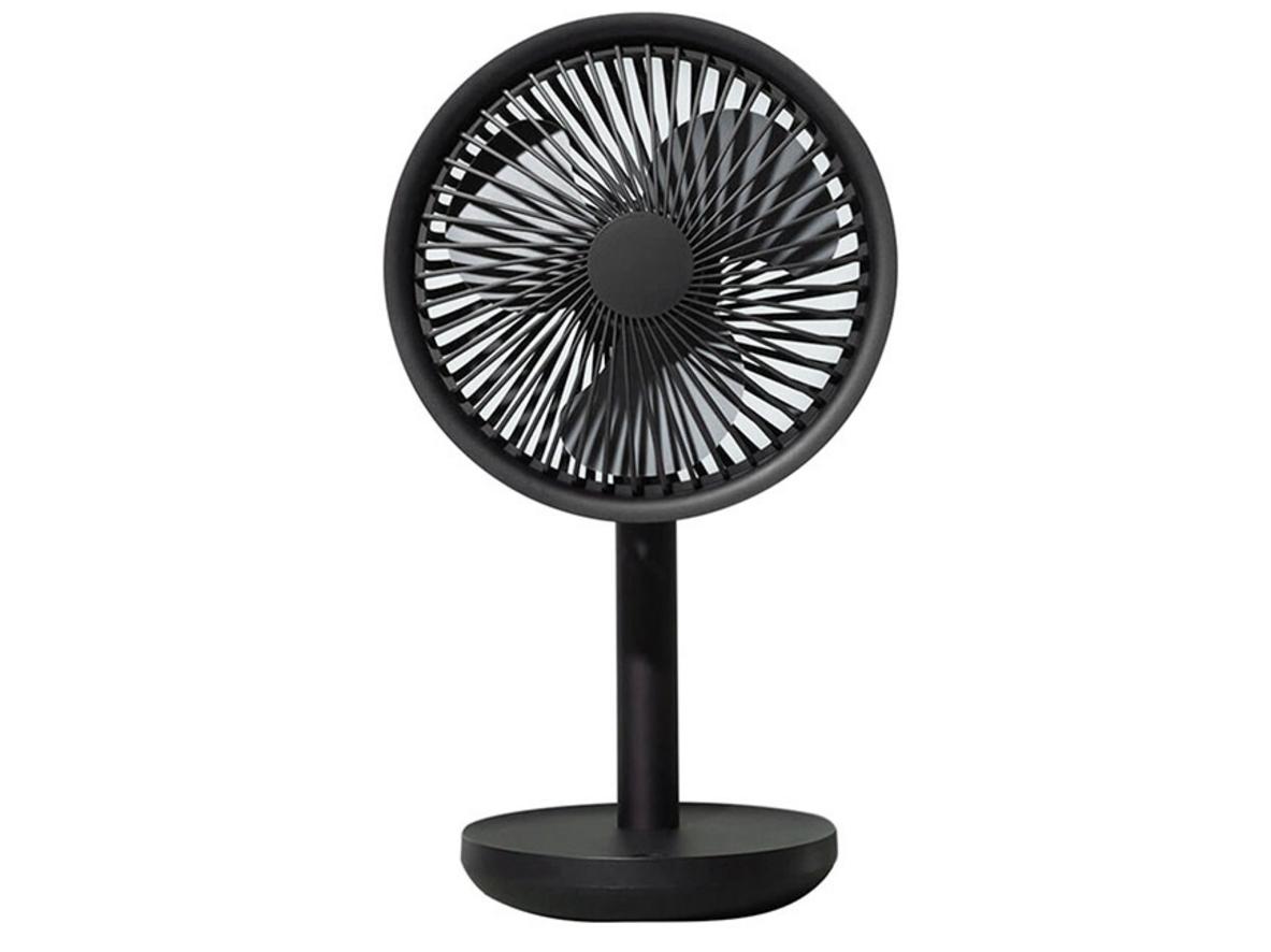 Quạt tích điện mini để bàn Xiaomi Solove F5 gọn đẹp, phù hợp bàn làm việc và phòng ngủ.