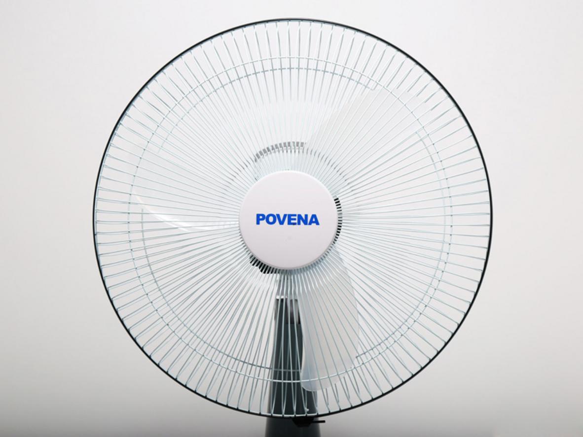 Povena PVN-5626 cho luồng gió mạnh, phù hợp dùng dự phòng khi mất điện.