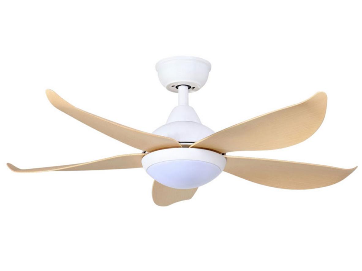 Quạt trần Cora nổi bật với thiết kế 5 cánh ABS và đèn LED 3 màu cho không gian hiện đại.
