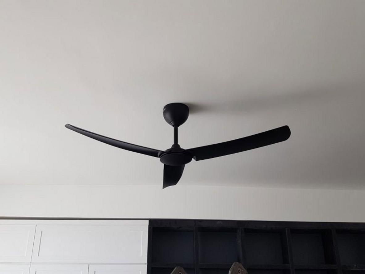 3 cánh nhựa ABS giúp Speedy bền nhẹ và dễ vệ sinh.