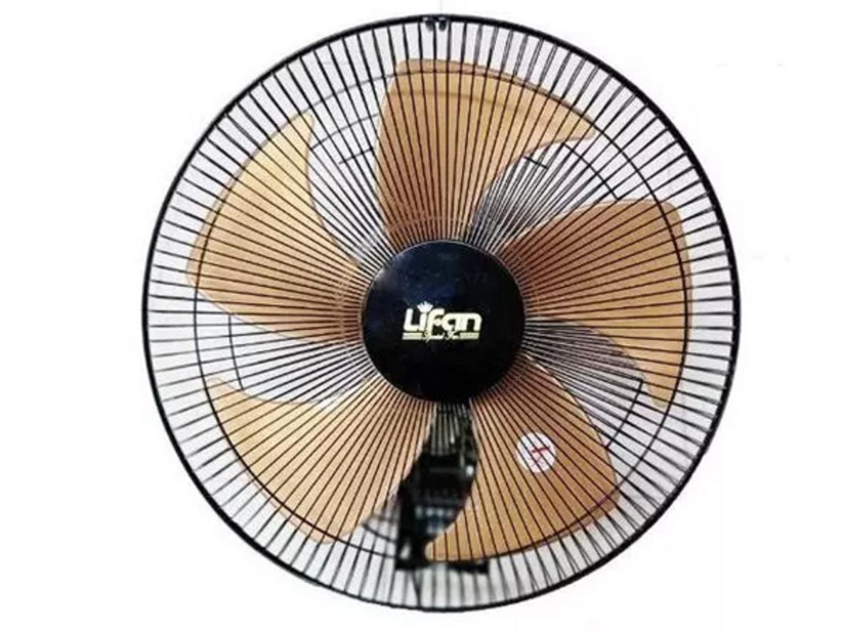 Quạt treo tường công nghiệp 2 dây Lifan T-16CH gọn diện tích, dễ dùng cho quán ăn và cửa hàng.