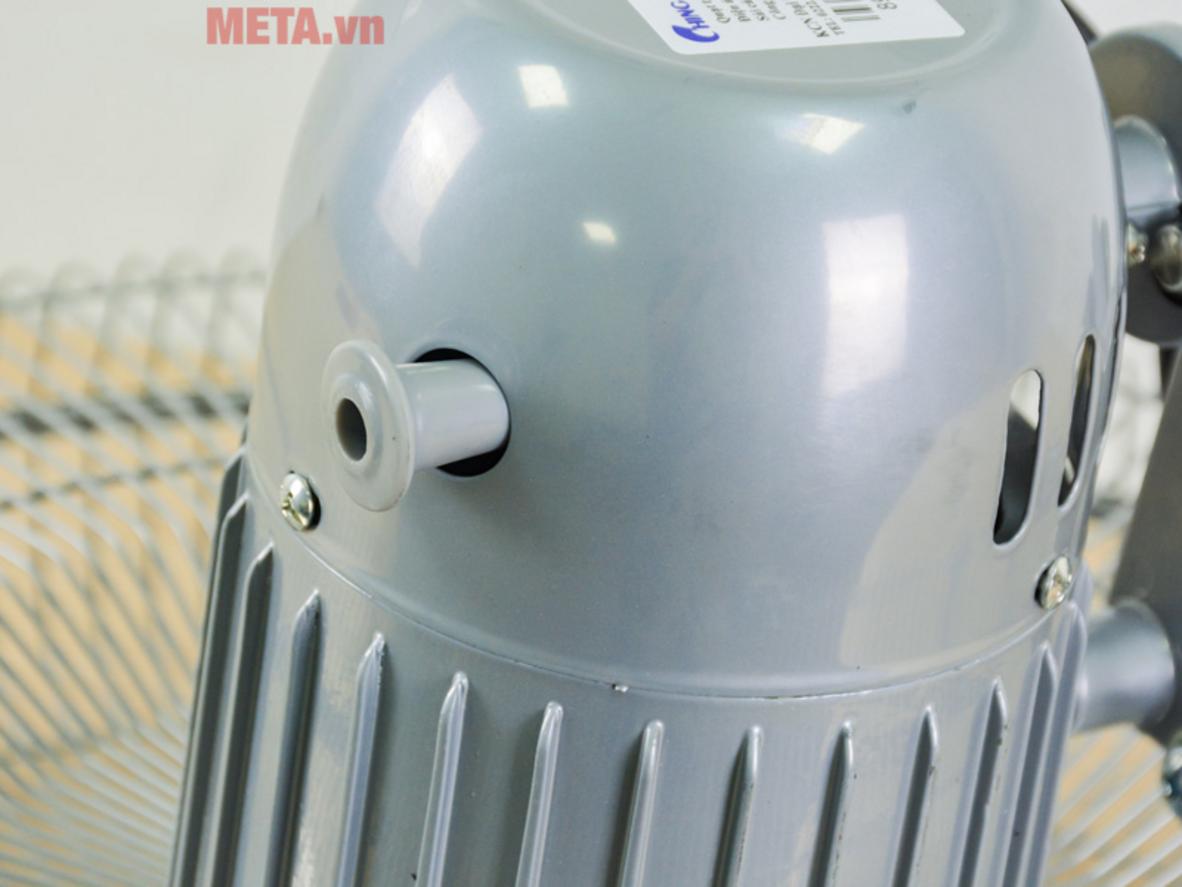 Quạt treo tường công nghiệp Ching Hai W9299 với sải cánh 50cm, phù hợp không gian kinh doanh đông người.