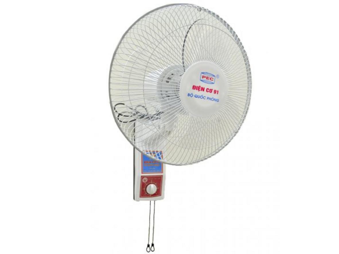 Quạt treo tường Điện Cơ 91 QTT-300 gọn nhỏ, phù hợp phòng ngủ và cửa hàng nhỏ.