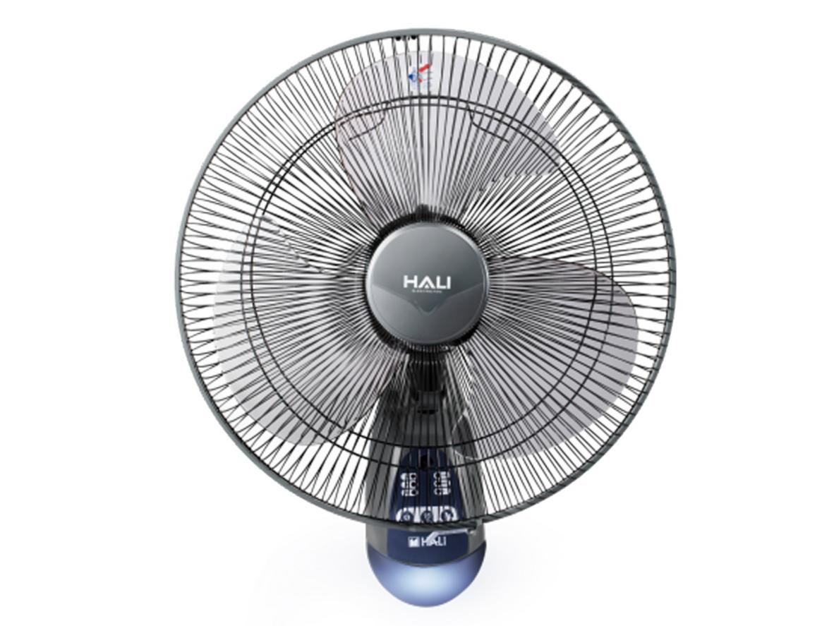 Quạt treo tường Hali TR1 điều khiển từ xa với thiết kế gọn diện tích, phù hợp phòng ngủ và phòng khách nhỏ.