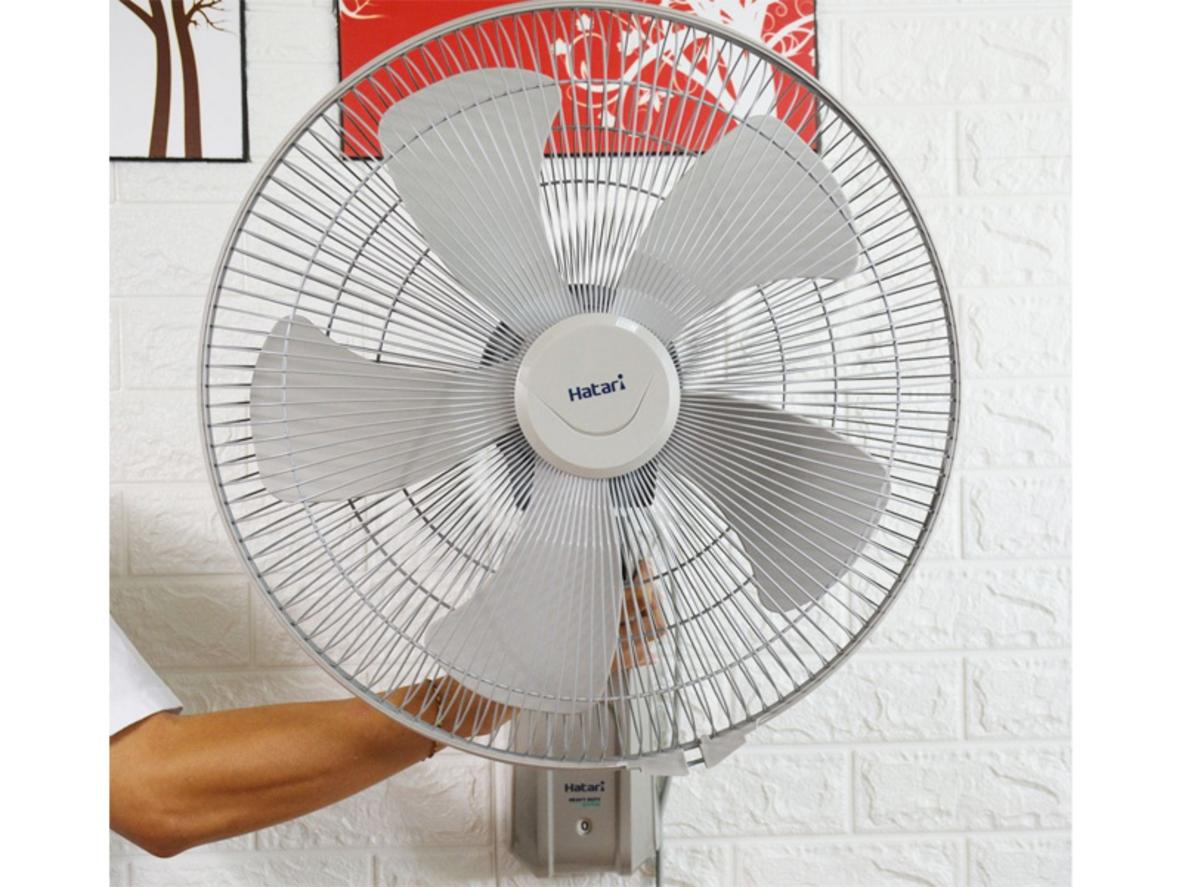 Quạt treo tường Hatari IW18M1