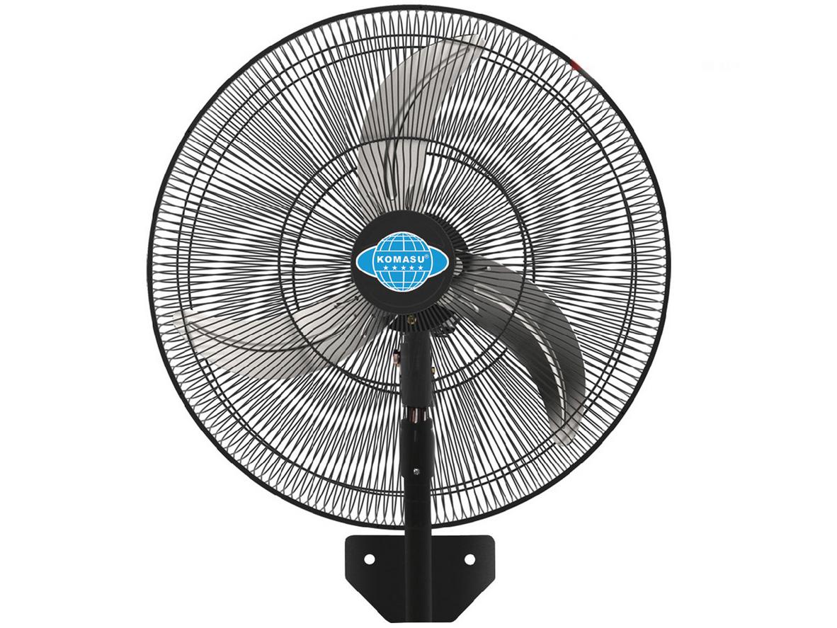 Cận cảnh quạt công nghiệp treo tường Komasu KM650S với cánh sắt 650 mm.