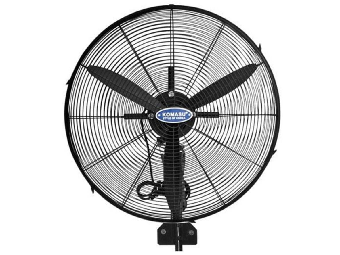 Quạt treo tường Komasu KM750S với sải cánh 750mm cho không gian rộng.