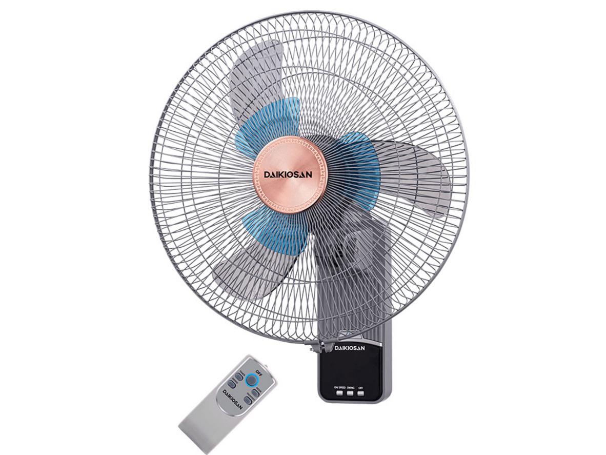 Quạt treo tường lifestyle Daikiosan DQ121 gọn diện tích, gió mạnh, điều khiển từ xa tiện lợi.