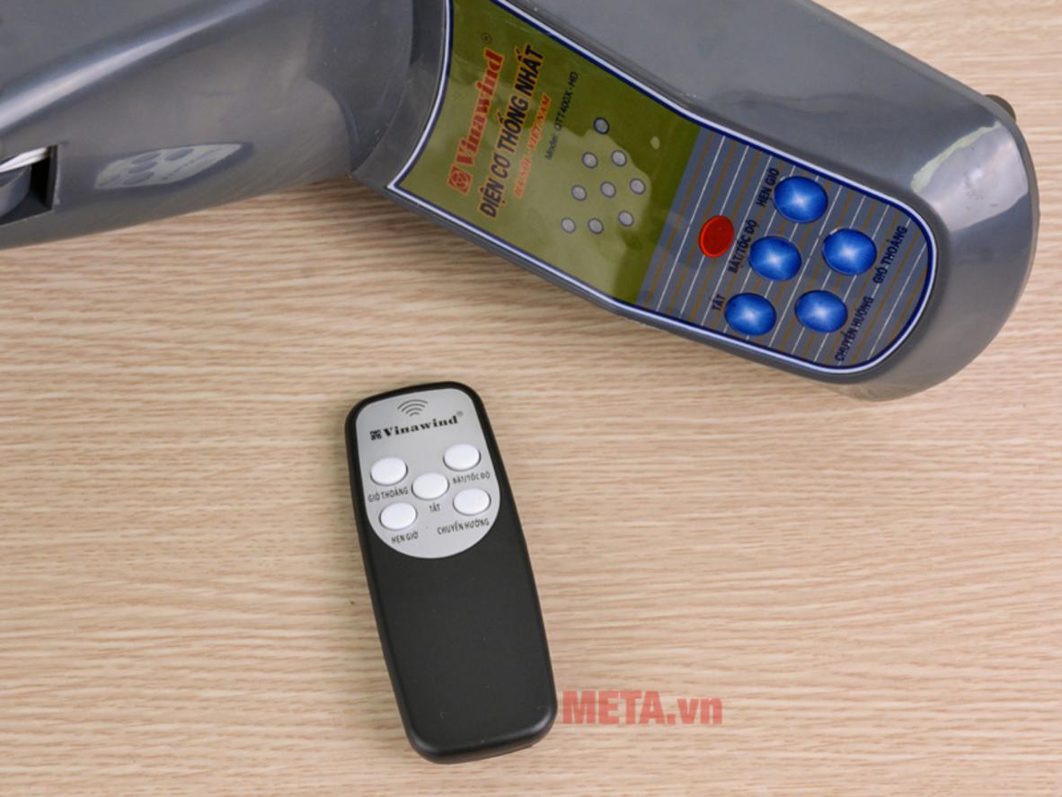 Quạt treo tường Vinawind 400X-HĐ có sải cánh 40cm, công suất 46W-50W và remote điều khiển từ xa.
