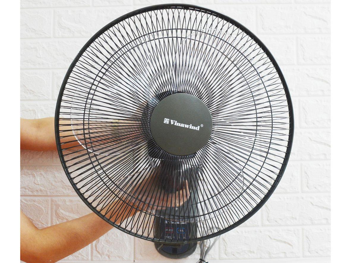 Quạt treo tường Vinawind QTT400X-PN sải cánh 400mm, có điều khiển từ xa, phù hợp phòng ngủ và phòng khách.