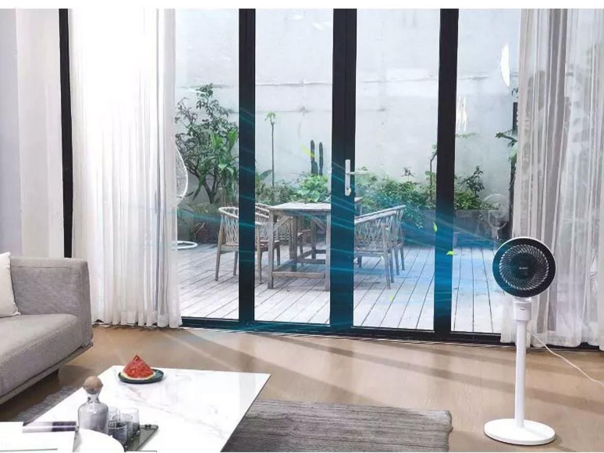 Lưu lượng gió 15 m³/phút và tốc độ 6 m/s giúp không khí lưu thông rõ rệt.