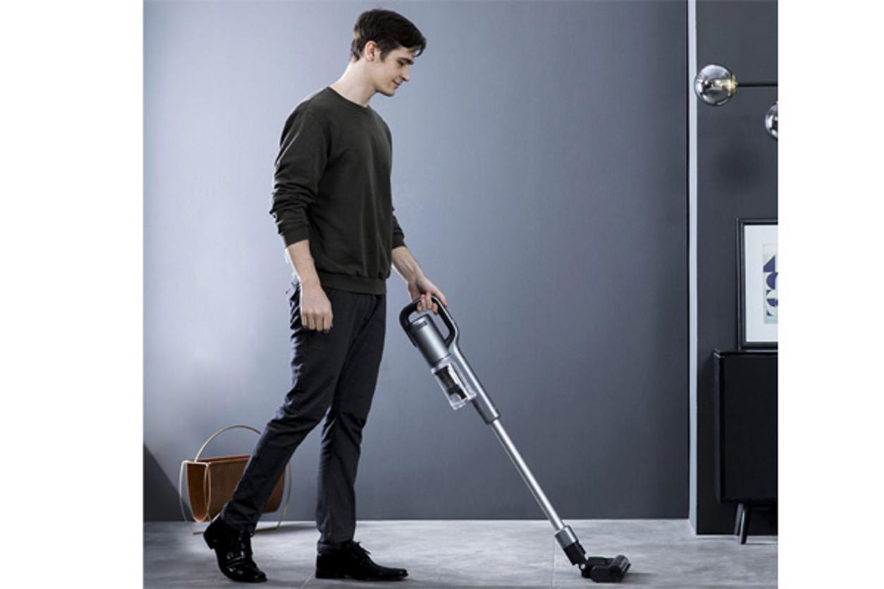 Thiết kế 2 trong 1 giúp hút bụi và lau nhà trong một lượt.